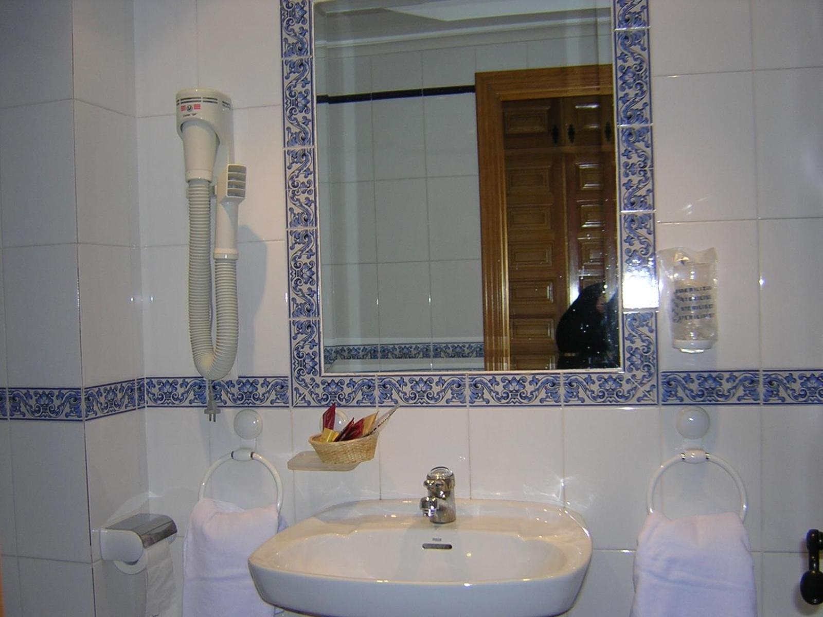 Hostal Restaurante La Muralla Canete  Exteriér fotografie