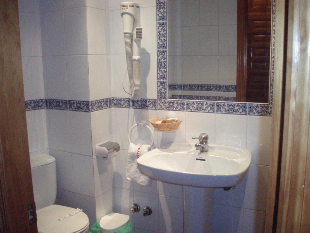 Hostal Restaurante La Muralla Canete  Pokoj fotografie